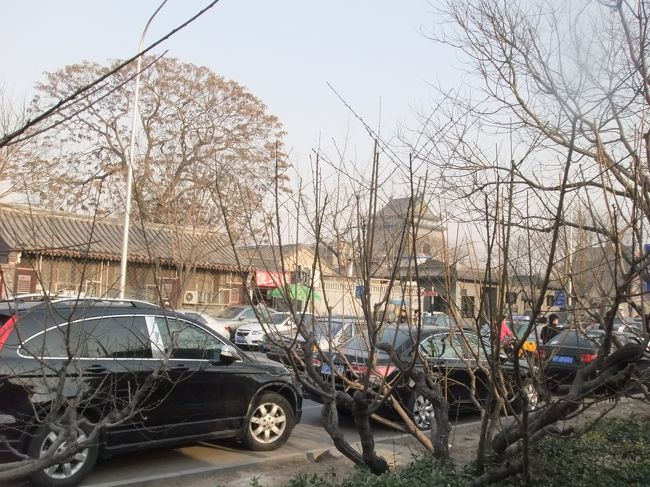 放棄すると決めたらスッキリ☆<br />さっさと北京市内へ戻りましょう。<br /><br />ABCで東直門へ。<br />今日の宿を確保しに、今朝５時半すぎに出た宿に戻ります。<br />６人部屋を１人で使えるっぽい。ラッキー。