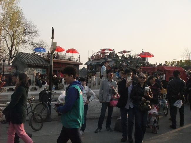 思ったより賑わってるんだ〜。<br /><br />お店も多くて結構好きカモ。