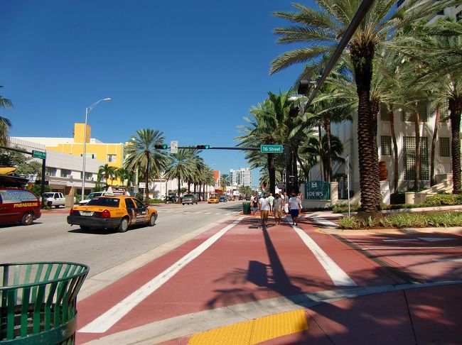 オーシャンロードから一つ内側に入ったコリンズAV.<br /><br />