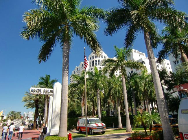 通り沿いには豪華ホテルもあって・・・泊ってみたい〜！！<br /><br />（実は今年の夏に行くつもりで、写真のホテルを先日予約しました。楽しみです！） <br /><br />