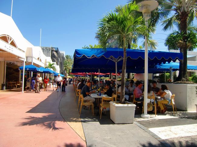 このお店凄く混んでたけど・・・何のお店だったかしら？