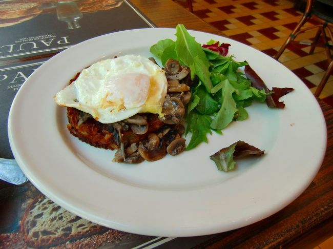 ベイクドポテト＆マッシュルーム<br />上に目玉焼きがのっていました。<br />