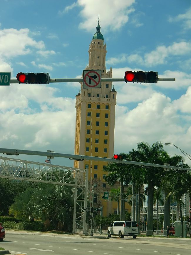 フリーダム・タワー <br />キューバからの入植者を記念して建てられたタワーだそうです。<br />