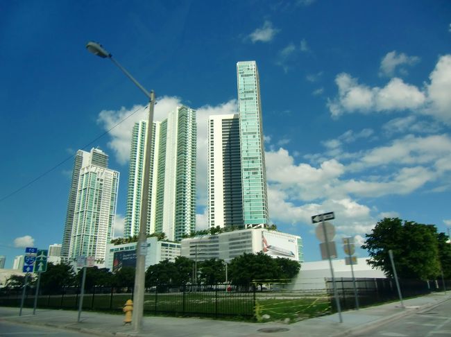 コンドミニアム群。<br />最近は不景気で空き部屋が多いとか・・・<br />