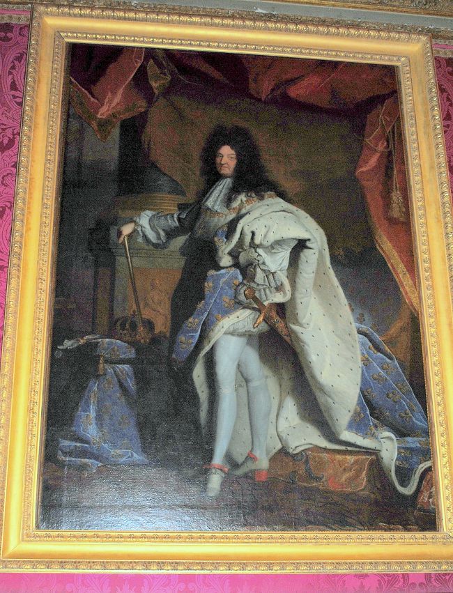 ヴェルサイユ宮殿より1点<br />　イアサント・リゴー「ルイ１４世」。ブルボン王朝絶頂期、太陽王と呼ばれた。<br />　ルーヴルのシュリー翼(北・東角）にあるはずのこの絵を見落とした？なかったかも？。ルーヴルのルイ14世は衣装がカラフルです。(事前の調べでは）<br />