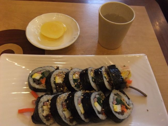 朝ごはんにキムガネ。<br />日本人客が次々にテイクアウトしに来てた。<br /><br />普通においしいけど、ごま油が足りないなぁ。<br />サイズは大きめなので満腹！<br />