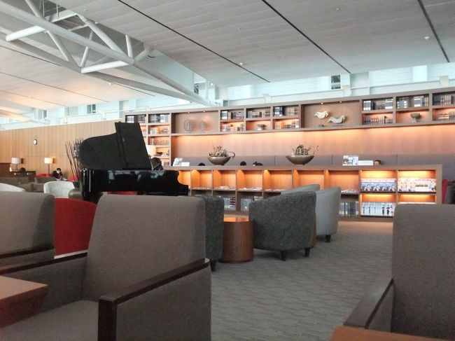 無事買出しが終わったので、ロッテマートに荷物を取りに行き、AREXで空港へ。<br /><br />チェックイン後はアシアナラウンジへ。