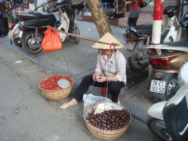s新鮮な果物が町中<br />まんごー100円で3個でした