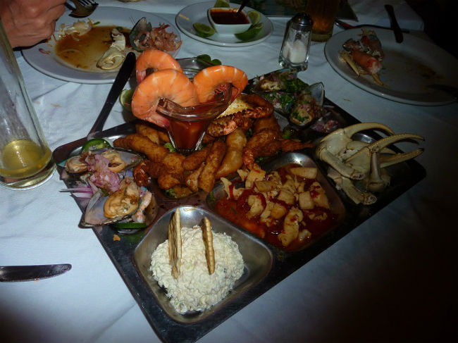 これもシーフードのオードブルセット。<br />大人数で食べるのであっという間に無くなる。