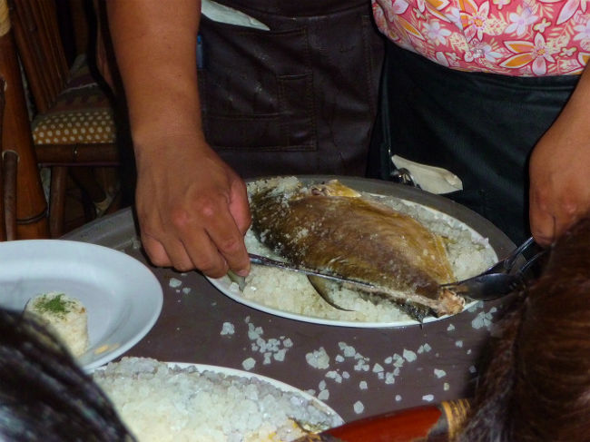 マナガツオの岩塩蒸し焼き。美味しかった！<br />この他にタイのベラクルス風などなど。