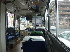 福井駅前から、京福バスの62系統・東郷線で一乗谷へ。

1日乗り放題の「休日フリーきっぷ」(1,000円)を利用。この日は、福井から一乗谷往復、福井から丸岡、丸岡から東尋坊、東尋坊から芦原温泉と移動し、普通に料金を払うと4,000円近くかかるようなので、とてもお得でした。

京福バス・お得なきっぷ
http://bus.keifuku.co.jp/rosen/ticket/