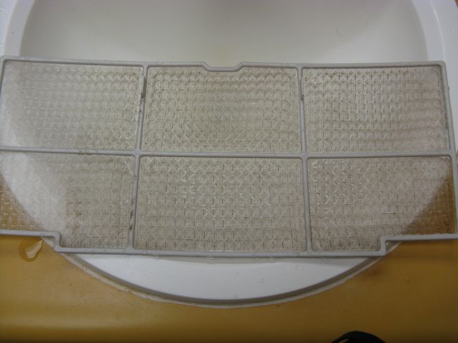 洗面所で洗うときれいに、エアコンに戻して起動するとどうでしょう、快適です。