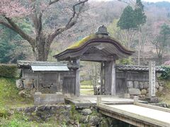 唐門。
朝倉義景の菩提を弔うために建てられた松雲院の正門として、江戸時代前期に建立。