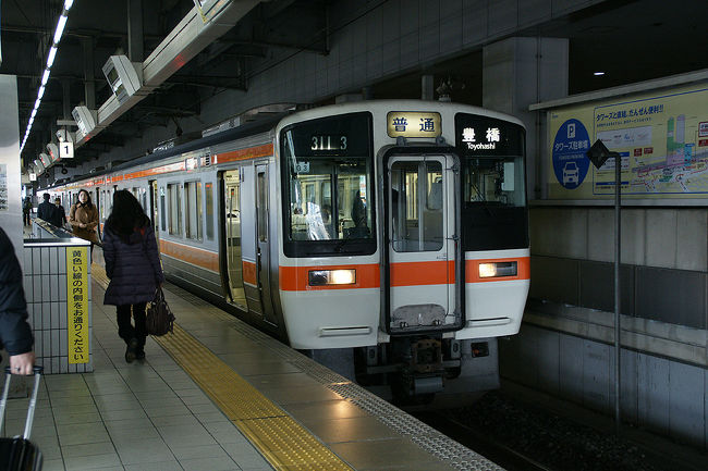 ●豊橋行き普通電車＠JR名古屋駅<br /><br />14時34分の普通電車に乗車します。<br />座れなかったけれど、特別混雑はしてなかったです。