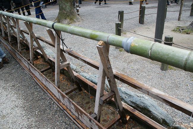 ●臨時の手水舎＠熱田神宮<br /><br />あまりにの参拝客で、手水舎も臨時仕様のようです。<br />う〜ん、ちょっと笑けます。