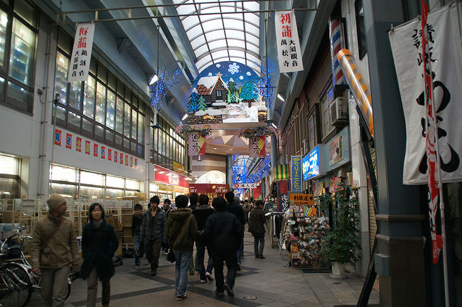 ●大須商店街＠大須<br /><br />休日のせいか、人通りは多いです。<br />今回は、さっくり歩いて、コーヒーを飲んで後にしましたが、お店もチェック出来たので、次来た時に寄ってみたいと思います。