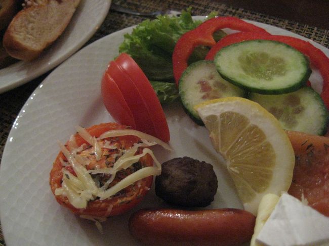 今日も朝からがっつりといただきます♪<br /><br />１０時頃、チェックアウトをし、スーツケースを預け、ガムラ・スタンへいきました。