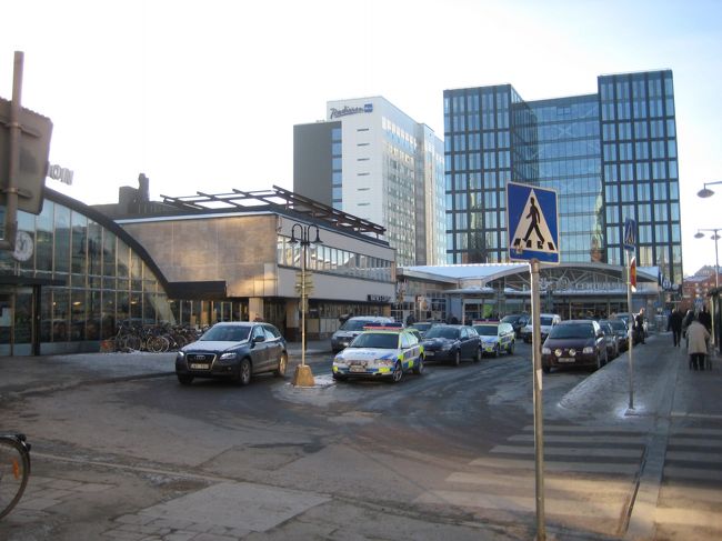 預けておいたスーツケースをホテルに取りに行き、ストックホルム中央駅まで行きます