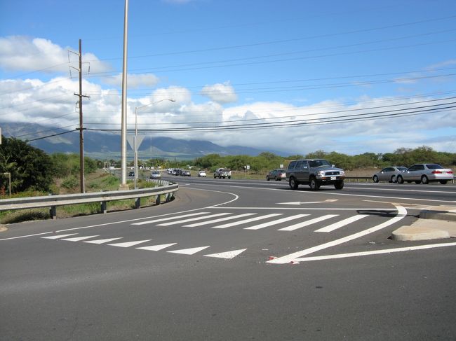 ホテルを出て、ハレアカラに向けて出発した所です。