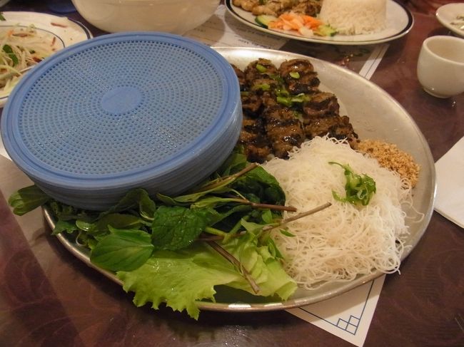 ライスペーパで巻いて食べる定番料理。