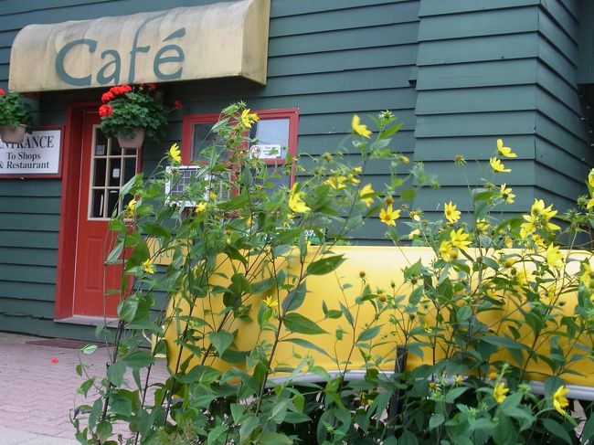 町の通りを歩く。<br />