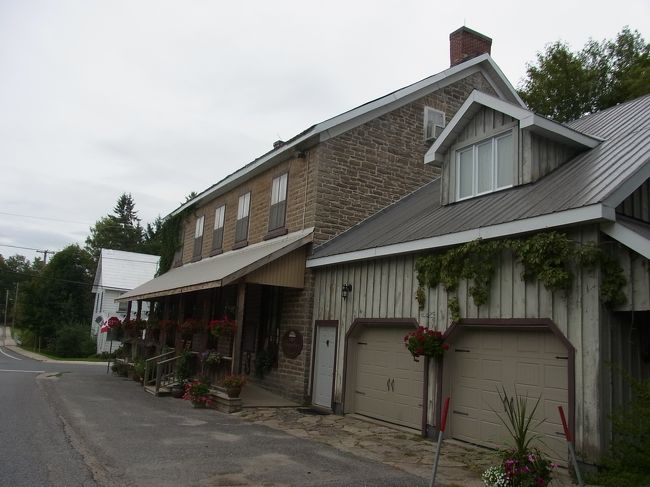 ここが目的のレストラン。<br />Brigadoon　Restaurant<br />昔、雑貨や？さんだった建物です。<br />１８５２年　歴史的建造物です。