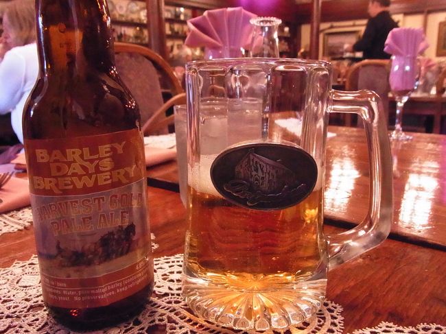 ビール。ジョッキが趣ありです。