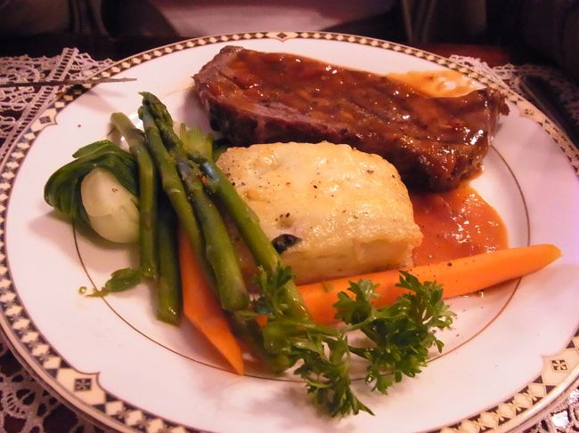 友人の注文のお肉料理。