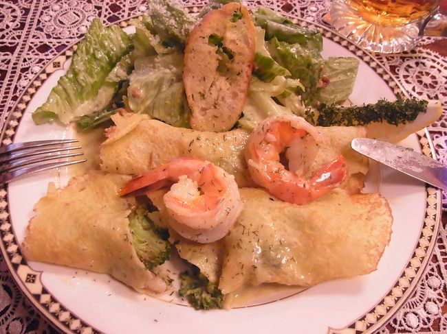 私は海老のクレープ。<br />どちらも美味しかったです。