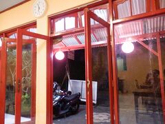 少し迷ったので15分以上かかった。

『TAMAN』と言うお店です。

(18:55)