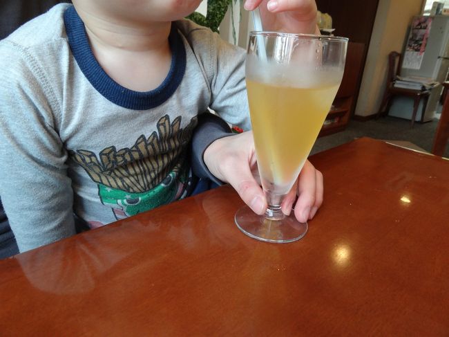 早めの夕ご飯。何故かというと一度行きたかった煉瓦亭が目の前だから。