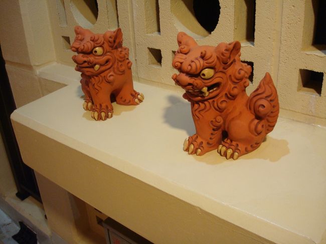 全てのお部屋の前に、シーサーが待ってました。