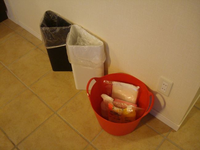 スポンジ、洗剤などが一式揃えられています。