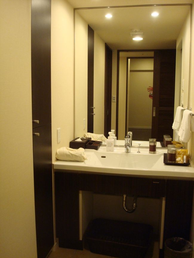 続いて浴室周辺。<br />シンクはシングルです。マンションですね。