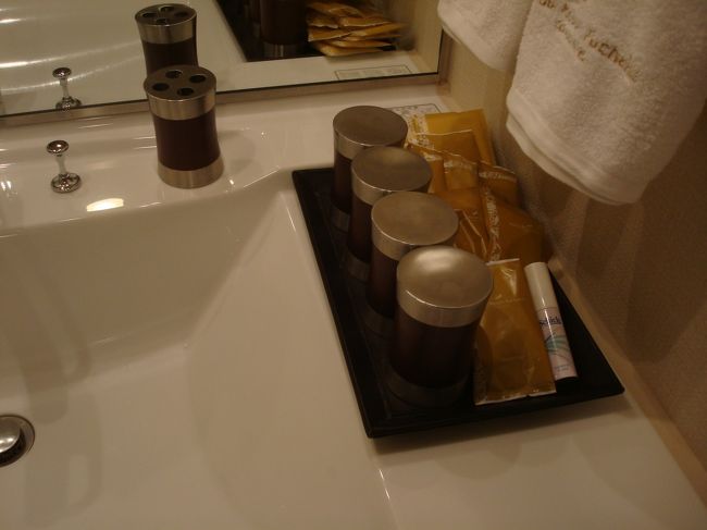 アメニティは4人分あり。<br />ホテル棟と違い、追加のアメニティはオーダーしなければ補充されませんが、2名で宿泊したので十分でした。