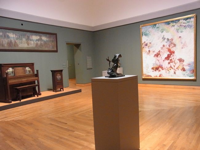 人が少なくて、監視？の人たちがひどく暇そうだった。