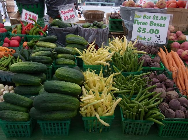 このきゅうり美味しそう。<br />豆も踊ってる。