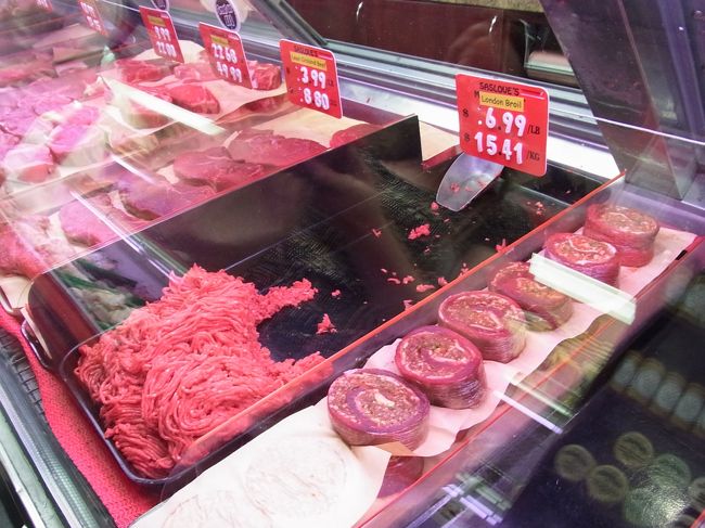 今夜は友人がアンガスビーフでステーキを焼いてくれる。<br />