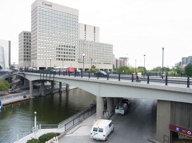 郊外に向けて走ります。