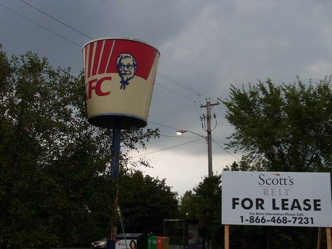 ケンタッキ〜。<br />何かで読んだけれど、<br />本当に、ケンタッキ〜やモスチキンは<br />クリスマスの時にしか買わなかったので、<br />典型的誤解されてる日本人かも、私？