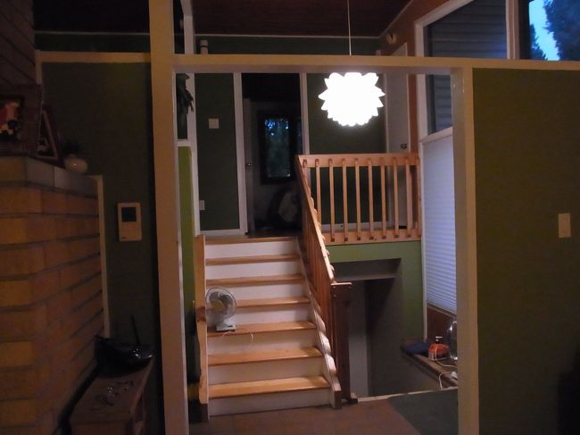 中二階への階段。