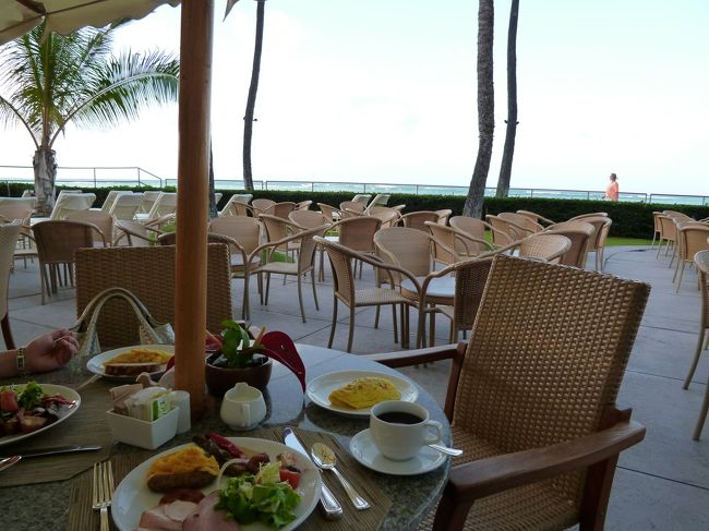 初めてホテルでの朝ごはん。<br />どっさりとっちゃう自分が悲しい・・・<br />きょうは動くからいいか。