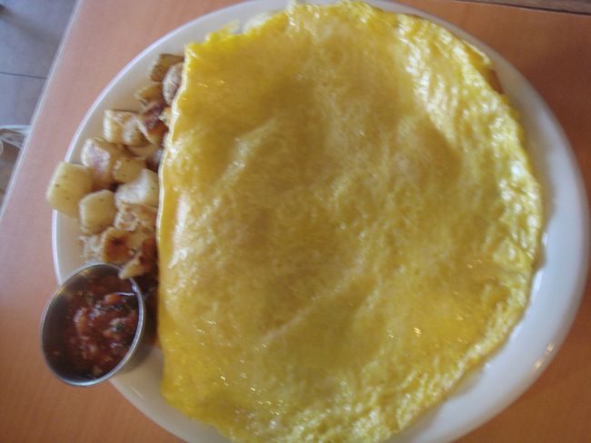 本日のオムレツ<br /><br />ベーコンとトマトが入っていました<br />こちらも間違いのない美味しさ☆