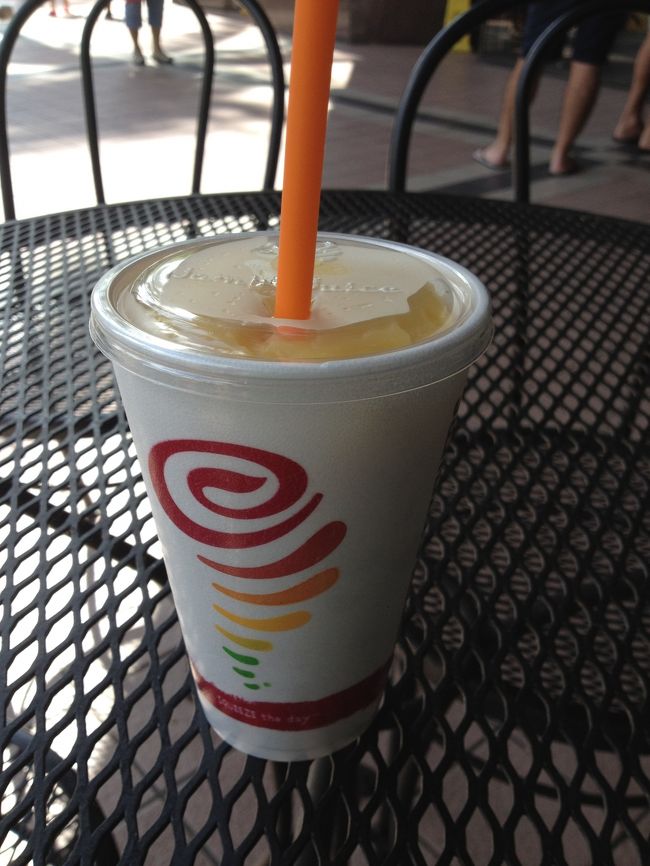 マンゴのスムージーにしました<br />量が多いけど飲めちゃいます<br />