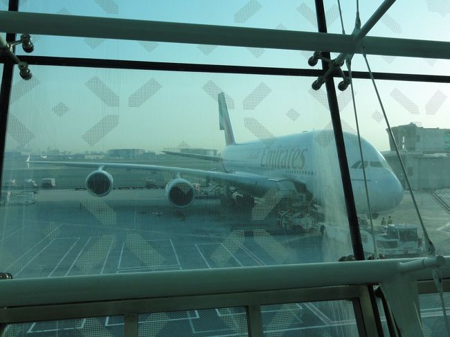 ７：４５　エミレーツEK001便でロンドンに出発<br /><br />００１便なんて、なんかうれしい<br /><br />それだけ中東とロンドンは昔から関係が強いということですね<br /><br />