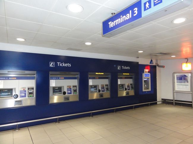 入国審査の長さを覚悟したのになんと５分で審査が終わった<br /><br />審査官は日本語で話すし、変な感じ<br /><br />写真はヒースローエクスプレスに乗る手前<br /><br />到着口から徒歩７分くらいです