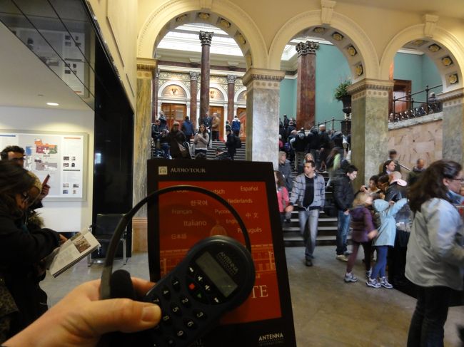 サプライズの後はナショナルギャラリーに入り音声ガイドを借り<br /><br />スタート<br /><br />残念ながら写真は駄目でしたがダ・ヴィンチの岩窟の聖母や<br /><br />ゴッホのひまわりの１つなどが見れます