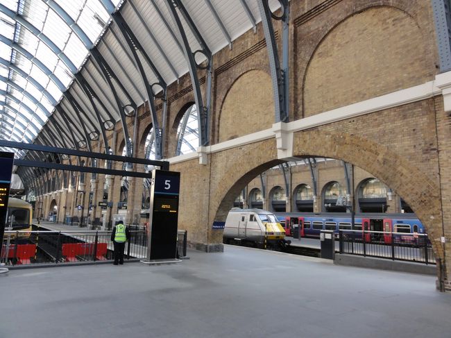 ハリーポッター！！！<br /><br />ここからハリーポッターが出発した<br /><br />正確にはこの５番ホームと４番ホームの間で撮影したそうです