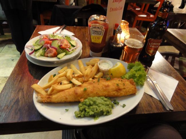 フィッシュ＆チップス<br /><br />定番だけありおいしい<br /><br />ビールはロンドンプライド