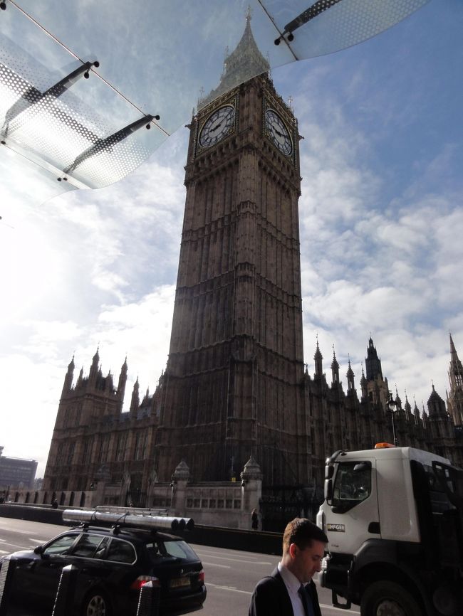地下鉄ウエストミンスターを降りてすぐビックベンがドンッ